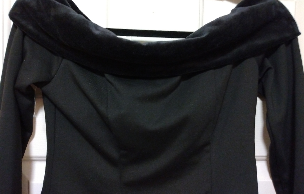 NWOT Juicy Couture Lounge Wear Long Sleeve, Off-the-Shoulder Top - Picture 14 of 16